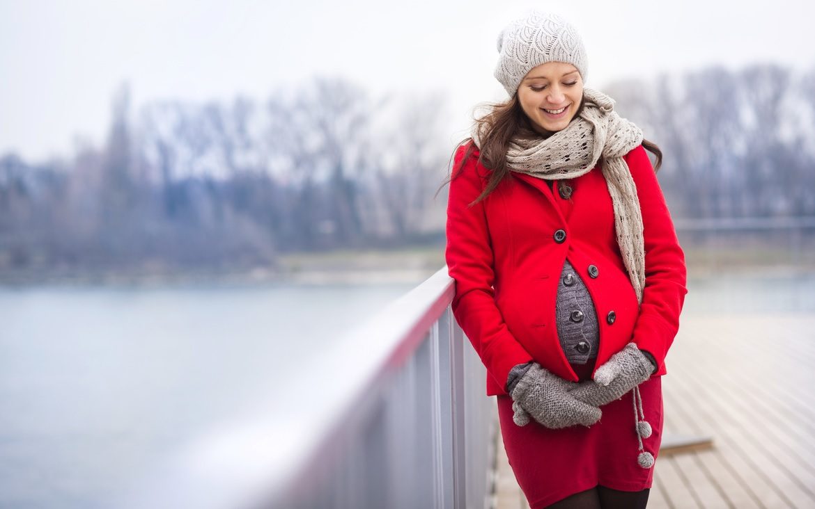 Enceinte en hiver : comment vivre sa grossesse en se protégeant du froid ?