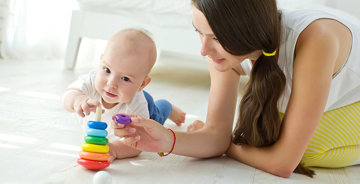 Les jeux d'éveil et portique d'activités pour bébé 3 mois - allobébé
