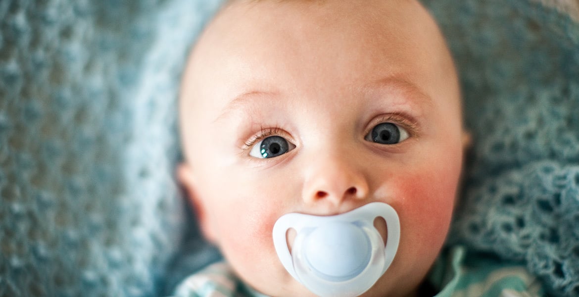 Comment éviter la tétine avec bébé - Les conseils de Papa