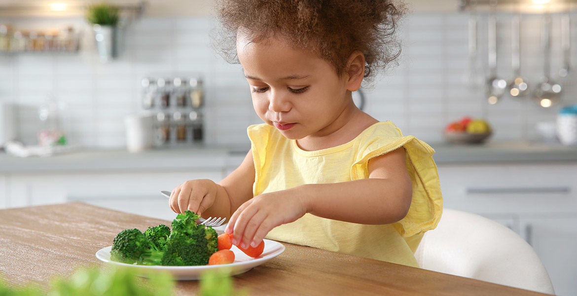 Apprendre à bébé à manger seul : ce qu'il faut savoir, Autour de bébé