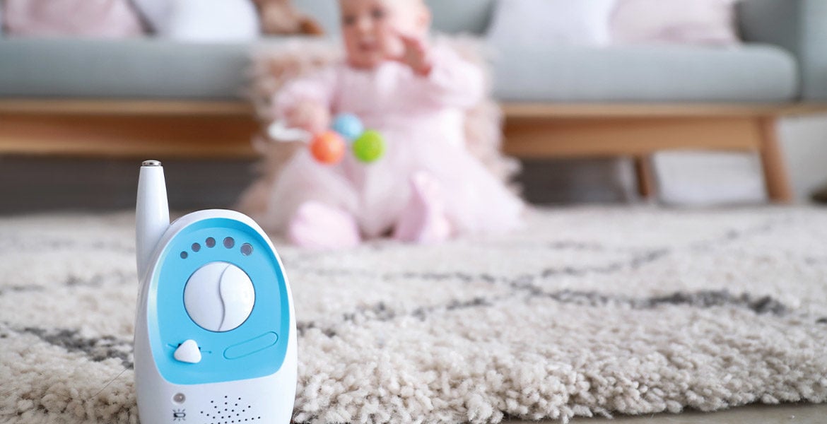 Comment choisir entre un babyphone écoute bébé audio ou vidéo?