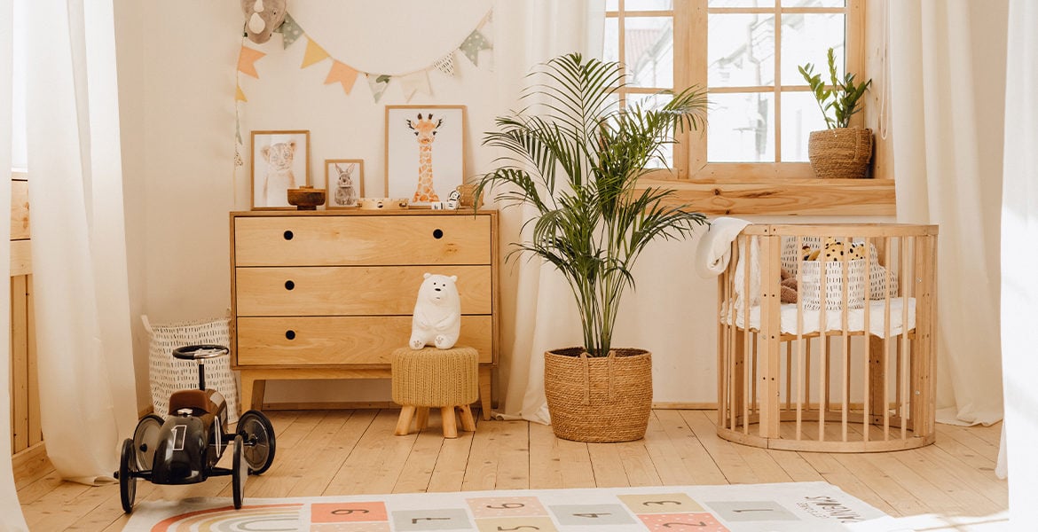 Chambre bébé en bois : nos idées pour une déco naturelle, Autour de bébé